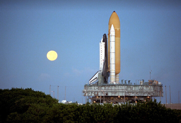 STS-86 Atlantis shuttle on crawler